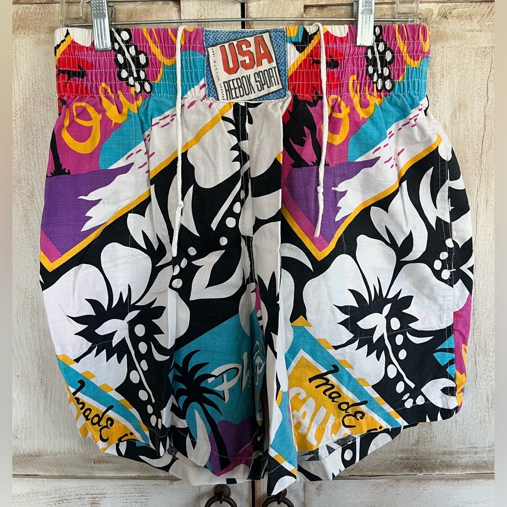Vintage Reebok USA sport Hawaiian print shorts (L)